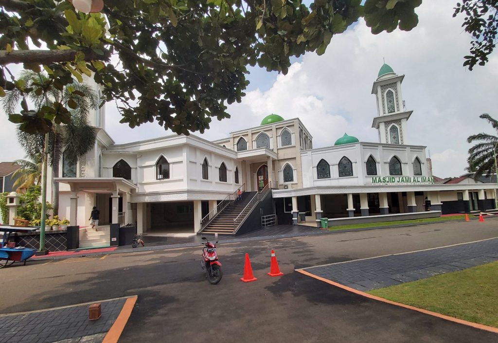 Mengapa Masjid Jami' Al-Iman Jadi Pilihan Utama Warga Cilacap?
